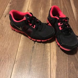 Nike tennis shoes size 7